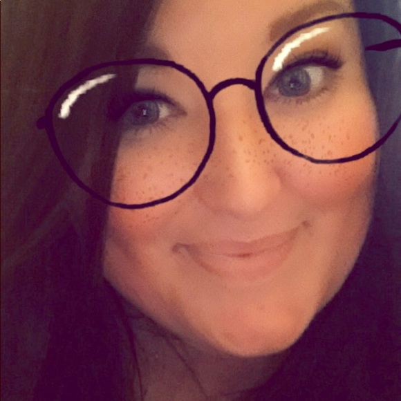 Meet your Posher, Cera - Picture 1 of 1